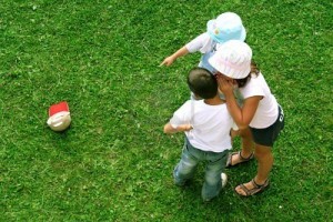 enfants jouant enfants jouant