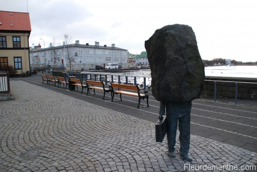 une statue insolite à Reykjavik