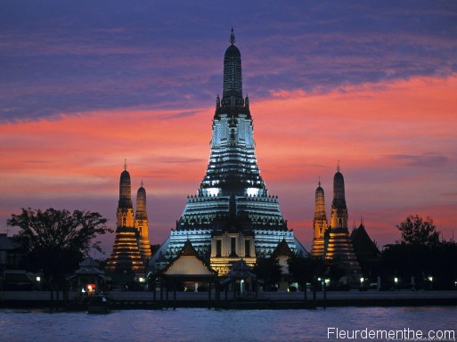 wat_arun_temple_of_the_dawn_bangkok_thailand